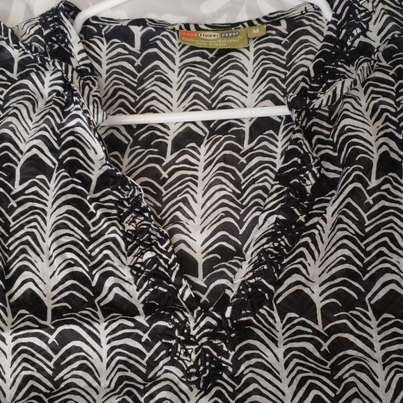 Beach cover up. - Picture 3 of 9